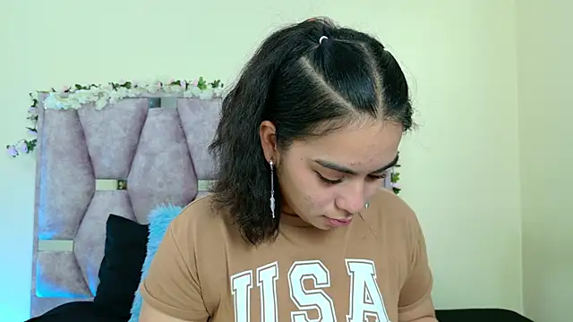 Snapshot of iris_and_damian chatting on 19, 2, 2026 iris and damian online show from 19, 2, 2026