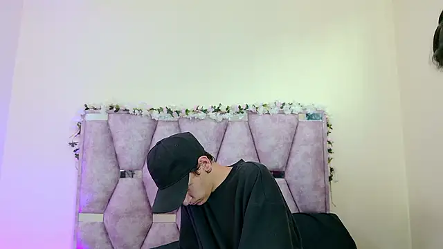 Snapshot of iris_and_damian chatting on 3, 3, 2026 iris and damian online show from 3, 3, 2026