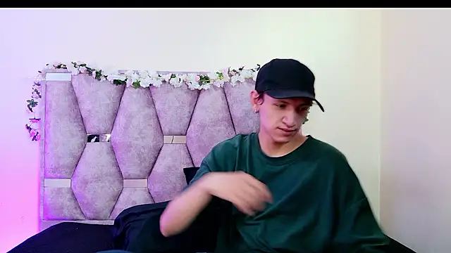 Snapshot of iris_and_damian chatting on 7, 3, 2026 iris and damian online show from 7, 3, 2026