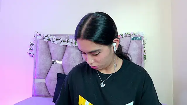 Snapshot of iris_and_damian chatting on 16, 3, 2026 iris and damian online show from 16, 3, 2026