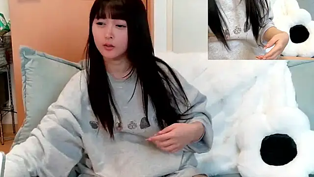 Snapshot of yuna_24 chatting on 5, 3, 2026 yuna 24 online show from 5, 3, 2026