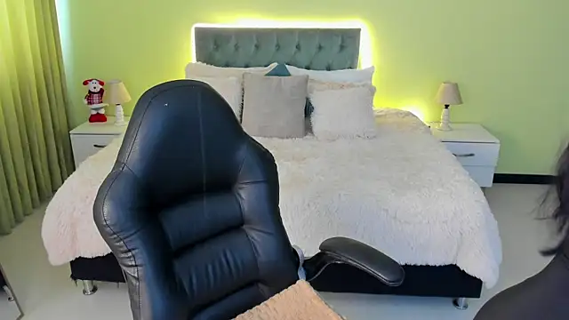 Snapshot of Celeste_Rous__ chatting on 20, 12, 2025 Celeste Rous online show from 20, 12, 2025