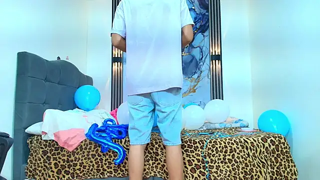 Valentina and sneider  online show from 7, 3, 2026