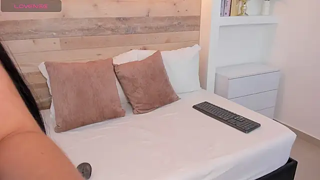 Snapshot of orihime_bunny chatting on 18, 12, 2025 orihime bunny online show from 18, 12, 2025