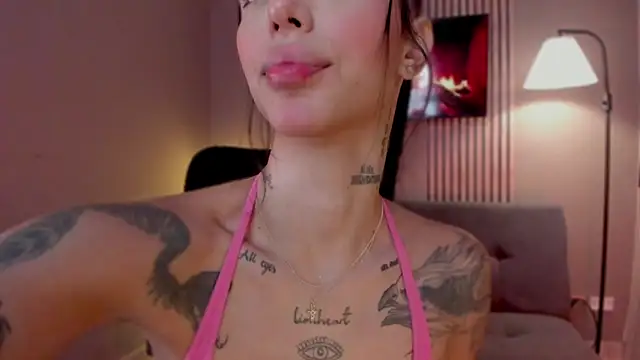 Snapshot of VegaLuxe chatting on 8, 1, 2026 VegaLuxe online show from 8, 1, 2026