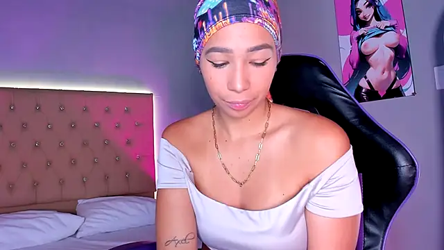 Snapshot of EmmaLawrence_ chatting on 16, 12, 2025 EmmaLawrence online show from 16, 12, 2025