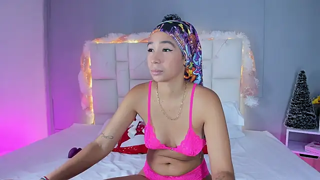 Snapshot of EmmaLawrence_ chatting on 18, 12, 2025 EmmaLawrence online show from 18, 12, 2025