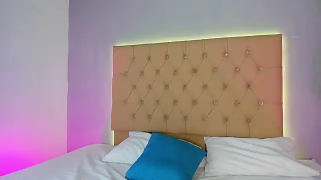 Snapshot of EmmaLawrence_ chatting on 11, 1, 2026 EmmaLawrence online show from 11, 1, 2026