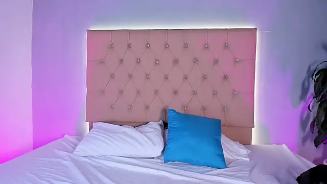 Snapshot of EmmaLawrence_ chatting on 12, 1, 2026 EmmaLawrence online show from 12, 1, 2026