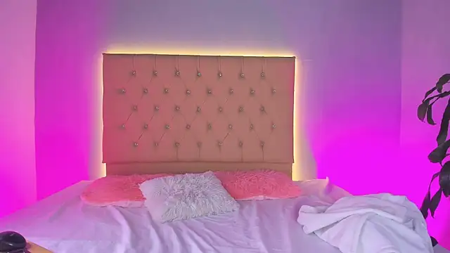 Snapshot of EmmaLawrence_ chatting on 12, 2, 2026 EmmaLawrence online show from 12, 2, 2026