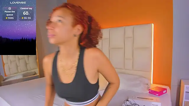 EmmaLawrence  online show from 30, 4, 2026