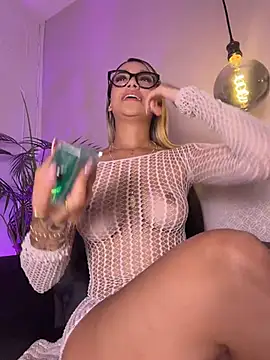 Snapshot of Sophie-velvet chatting on 28, 7, 2026 Sophie-velvet online show from 28, 7, 2026