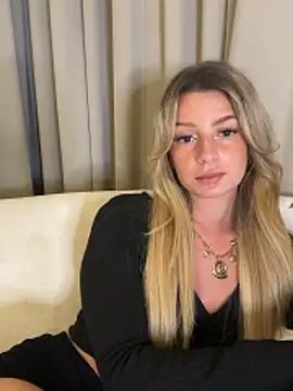 Snapshot of lilavv chatting on 15, 12, 2025 lilavv online show from 15, 12, 2025