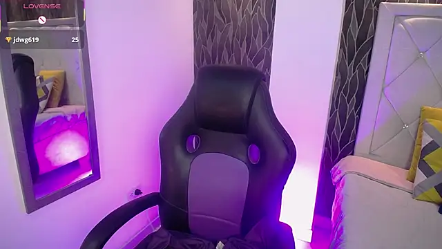 Snapshot of Kat_Cute chatting on 20, 12, 2025 Kat Cute online show from 20, 12, 2025