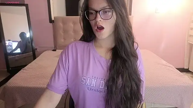 Sara valderrama  online show from 4, 5, 2026