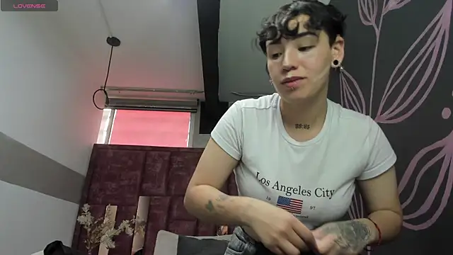 Kiara Fox   online show from 25, 3, 2026