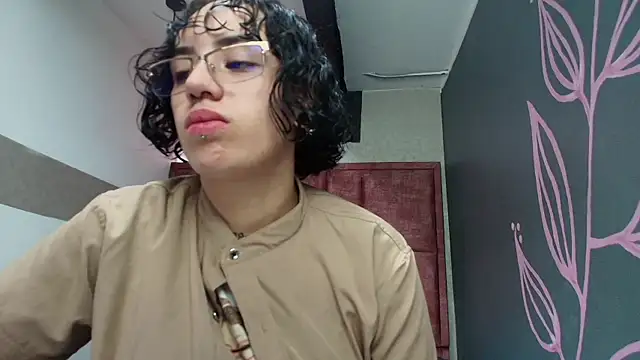 Kiara Fox   online show from 2, 5, 2026