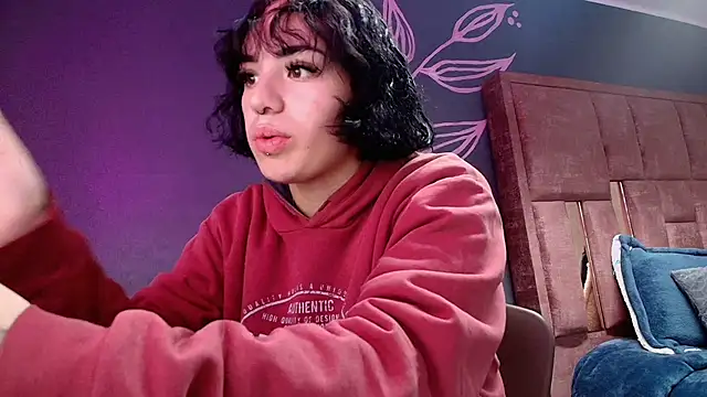 Kiara Fox   online show from 7, 5, 2026
