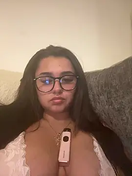 Wild Busty Niyah XX online show from 11, 3, 2026