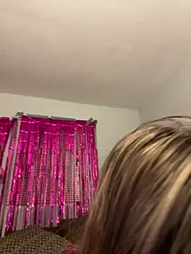 Snapshot of alluringpixie chatting on 4, 3, 2026 alluringpixie online show from 4, 3, 2026