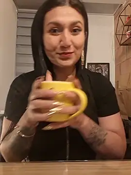 Magenta Moon online show from 5, 8, 2026