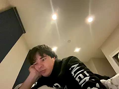 Snapshot of phantom898983 chatting on 14, 12, 2025 phantom898983 online show from 14, 12, 2025