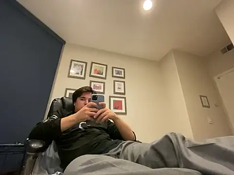 Snapshot of phantom898983 chatting on 18, 12, 2025 phantom898983 online show from 18, 12, 2025