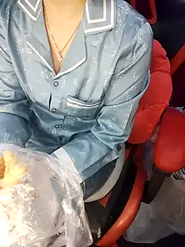 Snapshot of Alone_nothing chatting on 7, 3, 2026 Alone nothing online show from 7, 3, 2026