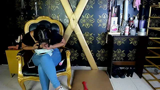 Snapshot of Sunny_n_Miha chatting on 18, 12, 2025 Sunny n Miha online show from 18, 12, 2025