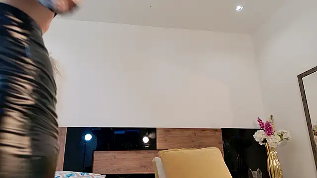 Snapshot of LucyHanks chatting on 4, 3, 2026 LucyHanks online show from 4, 3, 2026