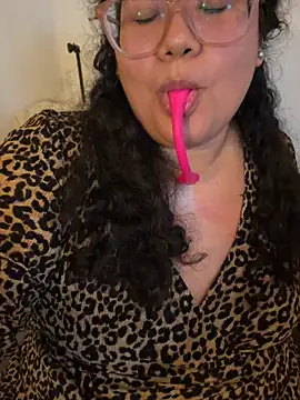 Snapshot of VanesssaMilf_ chatting on 6, 5, 2026 VanesssaMilf online show from 6, 5, 2026