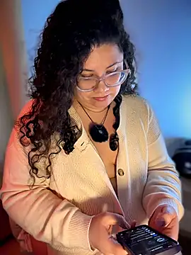 Snapshot of VanesssaMilf_ chatting on 14, 5, 2026 VanesssaMilf online show from 14, 5, 2026