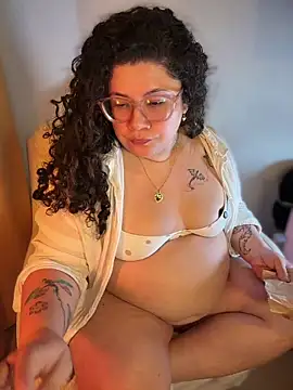 Snapshot of VanesssaMilf_ chatting on 16, 6, 2026 VanesssaMilf online show from 16, 6, 2026
