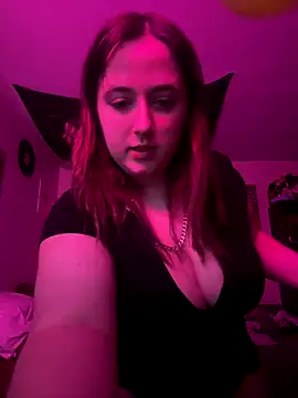 Snapshot of lunaazulxo chatting on 23, 12, 2025 lunaazulxo online show from 23, 12, 2025