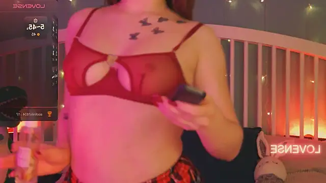 Snapshot of AprilFarrowy chatting on 19, 12, 2025 AprilFarrowy online show from 19, 12, 2025