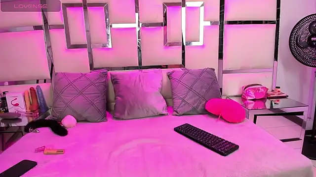 Snapshot of IssysLeBlanc chatting on 5, 3, 2026 IssysLeBlanc online show from 5, 3, 2026