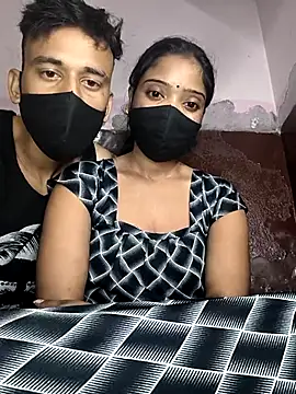 Snapshot of couplegk71 chatting on 14, 2, 2026 couplegk71 online show from 14, 2, 2026