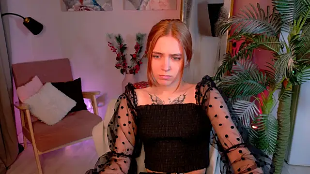 Snapshot of Bella_xBaby chatting on 19, 12, 2025 Bella xBaby online show from 19, 12, 2025