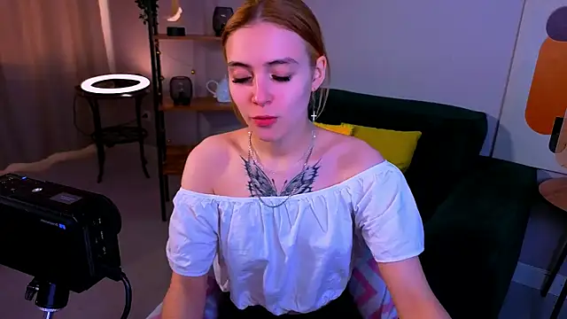 Snapshot of Bella_xBaby chatting on 13, 3, 2026 Bella xBaby online show from 13, 3, 2026