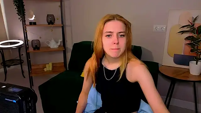 Snapshot of Bella_xBaby chatting on 15, 3, 2026 Bella xBaby online show from 15, 3, 2026