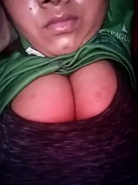 Snapshot of pihuu1313 chatting on 15, 5, 2026 pihuu1313 online show from 15, 5, 2026