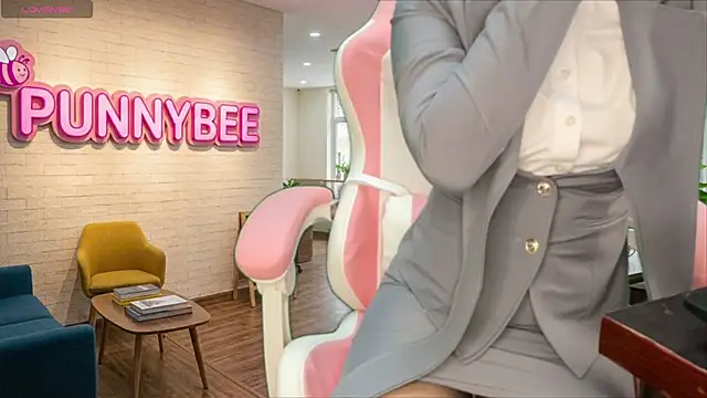 Snapshot of Punnybee chatting on 27, 7, 2026 Punnybee online show from 27, 7, 2026
