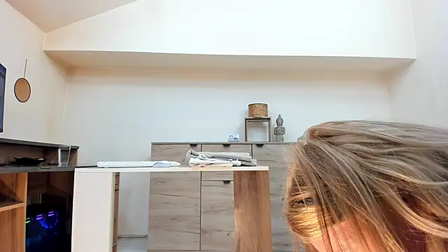 classy medea online show from 26, 2, 2026