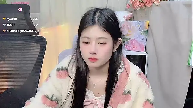 Snapshot of Yvonne-07 chatting on 21, 12, 2025 Yvonne-07 online show from 21, 12, 2025