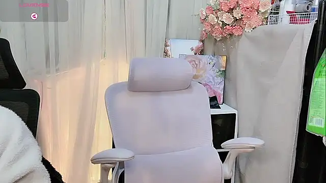 Snapshot of Yvonne-07 chatting on 7, 1, 2026 Yvonne-07 online show from 7, 1, 2026