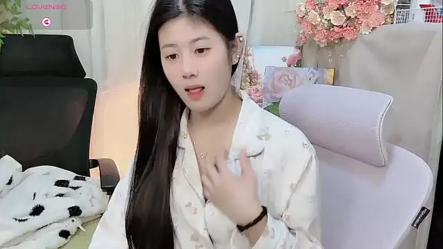 Snapshot of Yvonne-07 chatting on 8, 1, 2026 Yvonne-07 online show from 8, 1, 2026