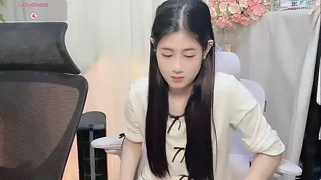 Snapshot of Yvonne-07 chatting on 4, 3, 2026 Yvonne-07 online show from 4, 3, 2026