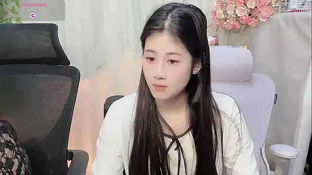 Snapshot of Yvonne-07 chatting on 8, 3, 2026 Yvonne-07 online show from 8, 3, 2026