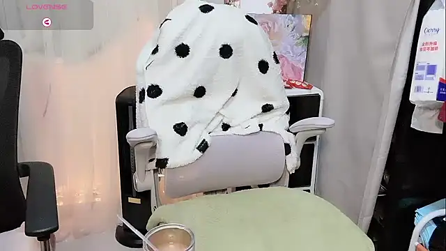 Snapshot of Yvonne-07 chatting on 10, 3, 2026 Yvonne-07 online show from 10, 3, 2026