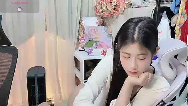 Snapshot of Yvonne-07 chatting on 16, 3, 2026 Yvonne-07 online show from 16, 3, 2026